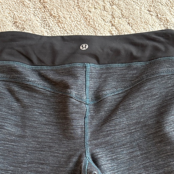 Lululemon athletica Woman’s Size 4 Black and Gray Leggings - Picture 3 of 8